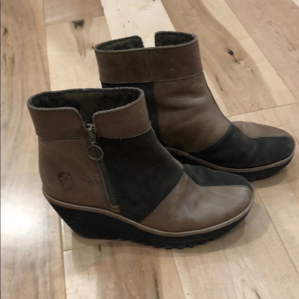 The cutest fly London boots